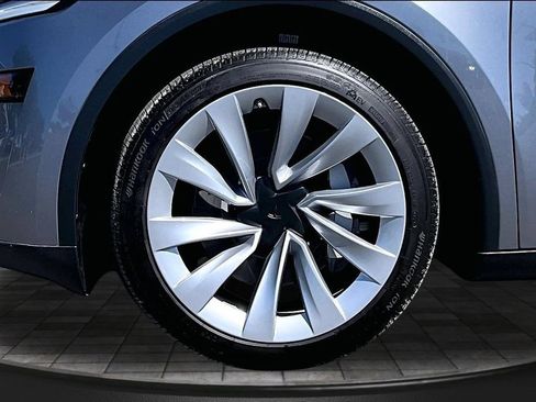 Used 2026 Tesla Model Y AWD image 9