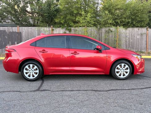 Used 2020 Toyota Corolla LE FWD image 5