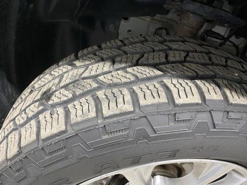 Used 2019 Jeep Cherokee Latitude Plus w/ Comfort/Convenience Group image 39