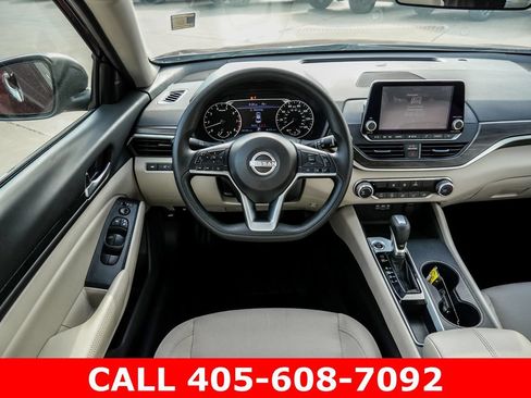 Used 2025 Nissan Altima 2.5 SV FWD image 37
