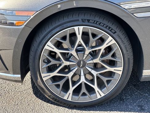 Used 2025 Genesis G90 3.5T image 11