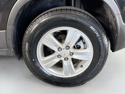 Used 2021 Chevrolet Trax LT w/ Premium Seat Package AWD/4WD image 37