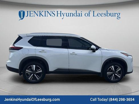 Used 2024 Nissan Rogue SL FWD image 4