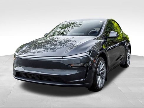 Used 2026 Tesla Model Y AWD image 11