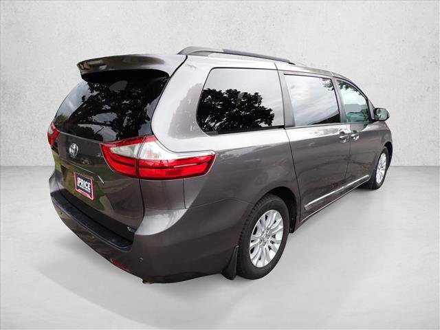 Used 2017 Toyota Sienna XLE Premium w/ Protection Package FWD image 4