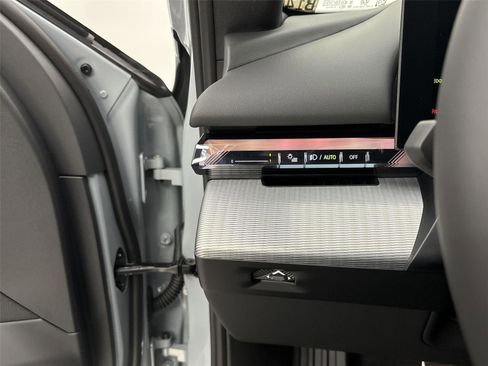 New 2026 BMW i5 eDrive40 w/ M Sport Package image 31