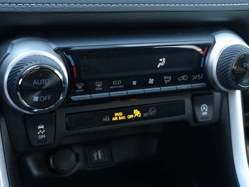 Used 2025 Toyota RAV4 XLE image 21