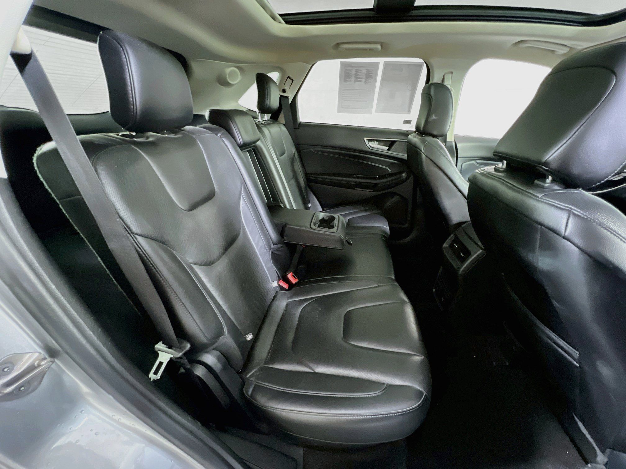 Used 2020 Ford Edge Titanium w/ Equipment Group 301A AWD/4WD image 28
