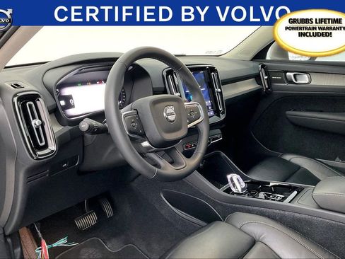 Used 2023 Volvo XC40 B4 Plus image 16