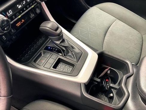 Used 2022 Toyota RAV4 XLE image 17