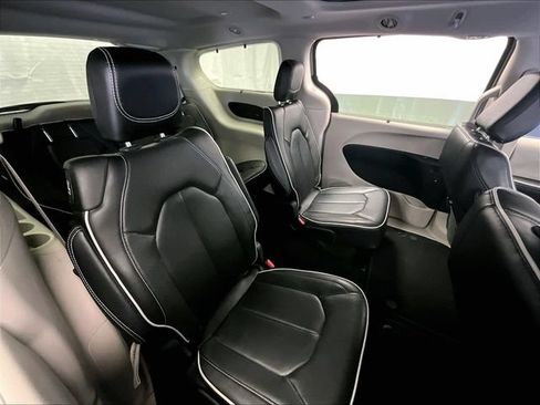 Used 2022 Chrysler Pacifica Limited AWD/4WD image 26