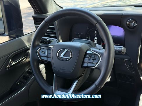 Used 2024 Lexus GX 550 AWD/4WD image 17