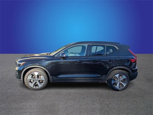 Used 2023 Volvo XC40 B5 Plus w/ Protection Package Premier image 2