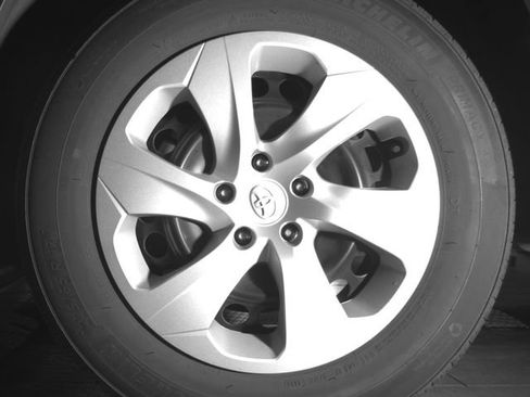 Used 2025 Toyota RAV4 LE AWD/4WD image 9