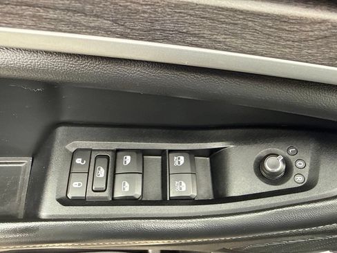 Used 2023 Jeep Grand Cherokee L Limited AWD/4WD image 28