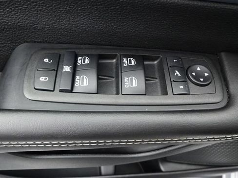 Used 2026 Chrysler Pacifica Limited FWD image 12