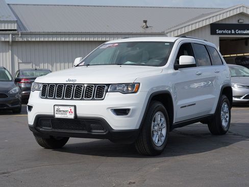Used 2019 Jeep Grand Cherokee Laredo AWD/4WD image 7