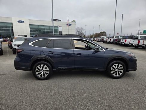 Used 2023 Subaru Outback Premium image 12