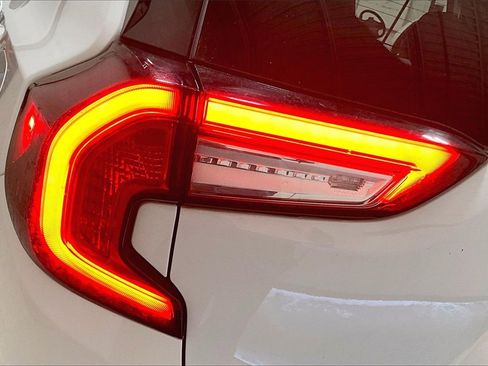 Used 2023 GMC Terrain SLE w/ Driver Convenience Package image 23