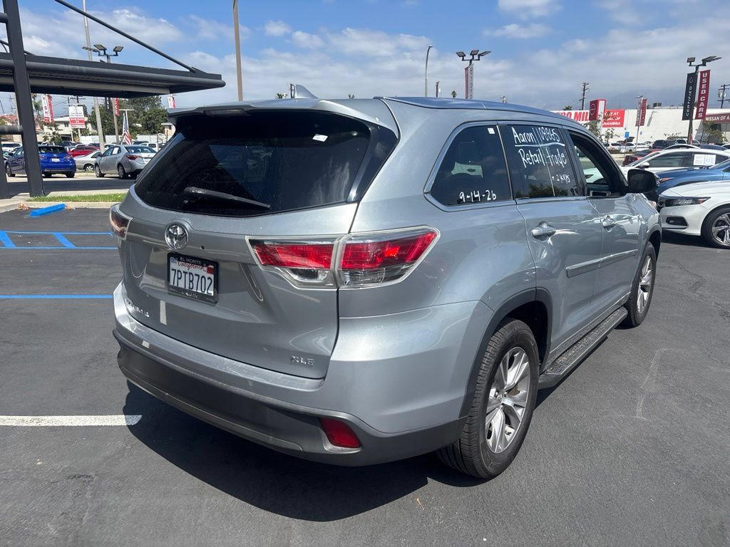 Used 2015 Toyota Highlander XLE FWD image 4