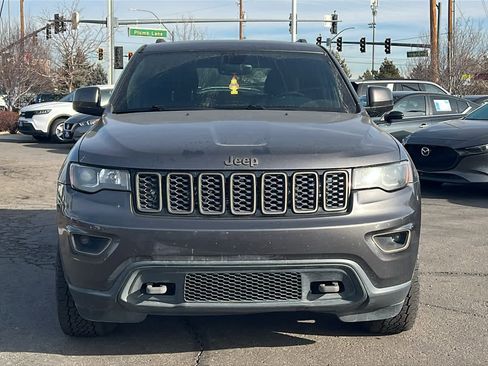 Used 2017 Jeep Grand Cherokee Laredo image 2