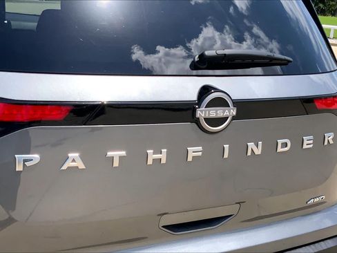 Used 2025 Nissan Pathfinder SV AWD/4WD image 30