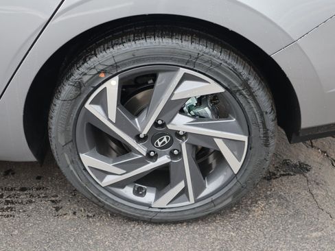 Certified 2025 Hyundai Elantra SEL image 5