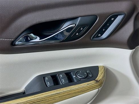 Used 2019 GMC Acadia Denali image 18