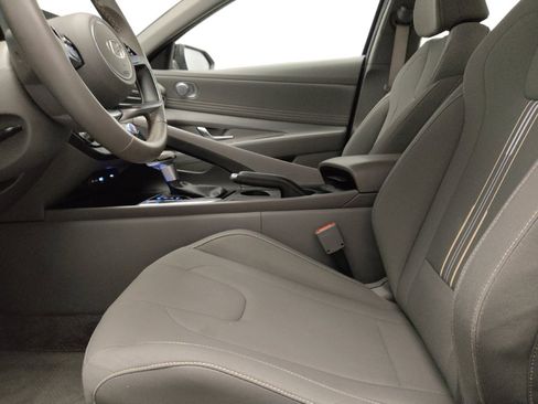 Used 2025 Hyundai Elantra Sport FWD image 17