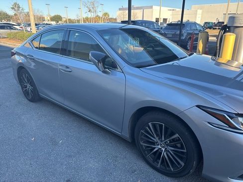 Used 2022 Lexus ES 350 w/ Premium Package image 2