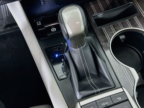 Used 2022 Lexus RX 450h AWD w/ Luxury Package image 25