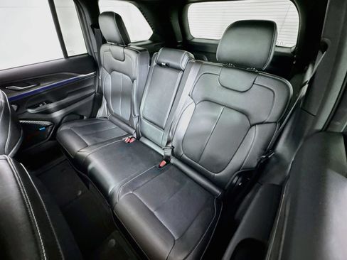 Used 2022 Jeep Grand Cherokee Overland AWD/4WD image 24