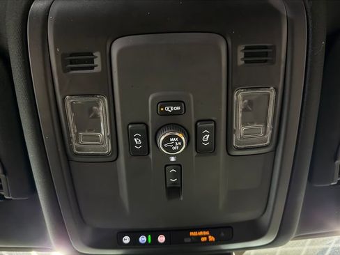 Used 2025 GMC Yukon Denali AWD/4WD image 24