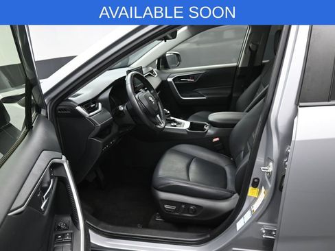 Used 2022 Toyota RAV4 XLE Premium AWD/4WD image 9