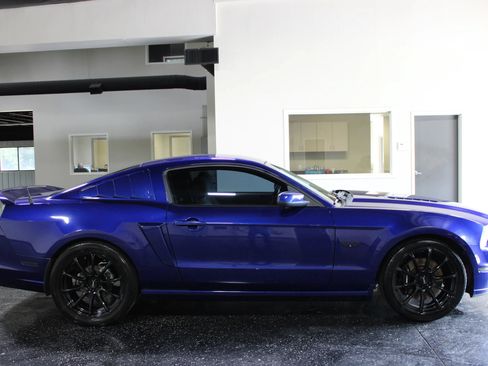 Used 2014 Ford Mustang GT RWD image 2