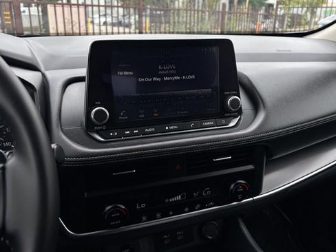 Used 2025 Nissan Rogue SV FWD image 20