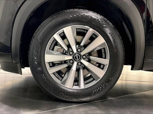 Used 2025 Nissan Pathfinder SL AWD/4WD image 9