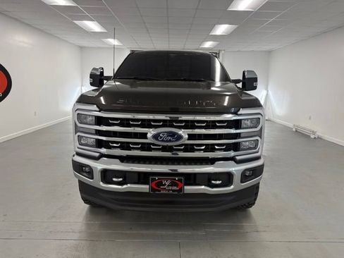 Used 2024 Ford F250 Lariat w/ Chrome Package image 2
