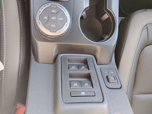 New 2025 Ford Bronco Outer Banks w/ Sasquatch Package image 30