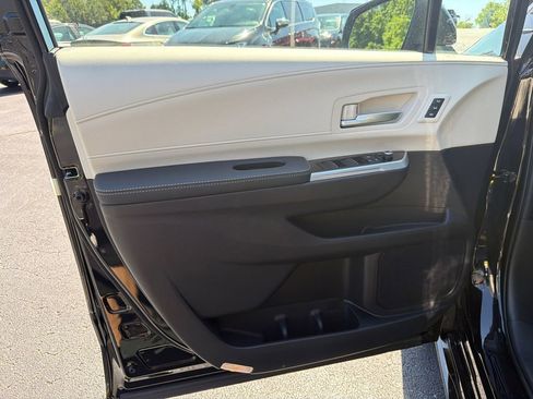 New 2026 Toyota Sienna Platinum AWD/4WD image 10