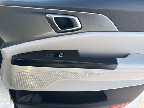 Used 2024 Kia Carnival LX image 40