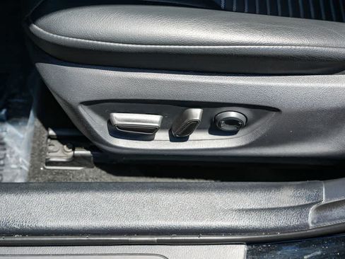 Used 2018 Toyota Camry SE FWD image 20