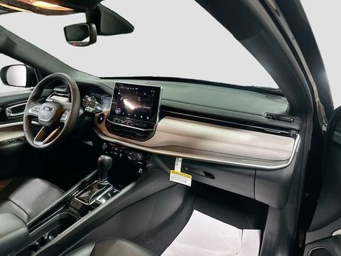 New 2026 Jeep Compass Limited image 30