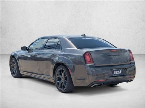 Used 2022 Chrysler 300 Touring L w/ Comfort Group RWD image 7