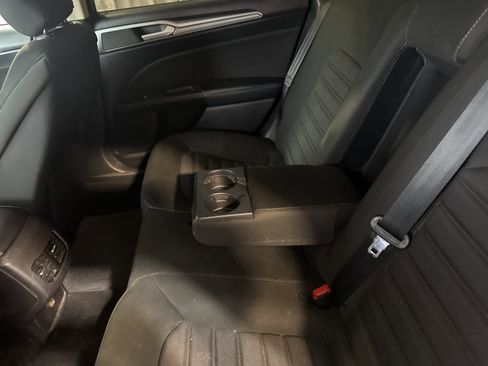 Used 2019 Ford Fusion SE image 19