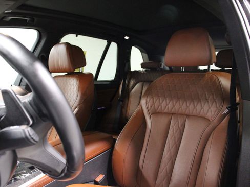 Used 2022 BMW X5 xDrive40i w/ M Sport Package AWD/4WD image 4