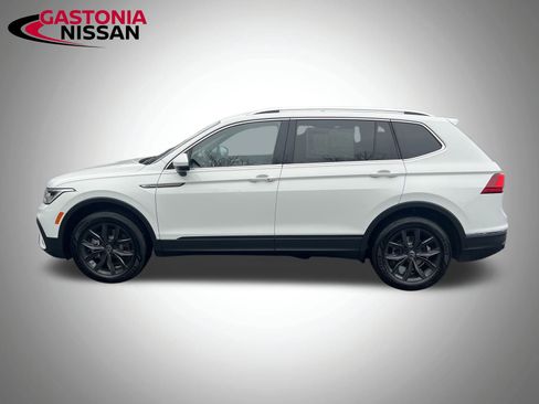 Used 2024 Volkswagen Tiguan SE image 10