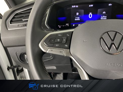 Used 2022 Volkswagen Tiguan SE AWD/4WD image 21