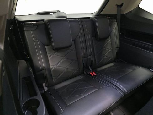 Used 2025 Volkswagen Atlas SE w/ Black Wheel Package image 14