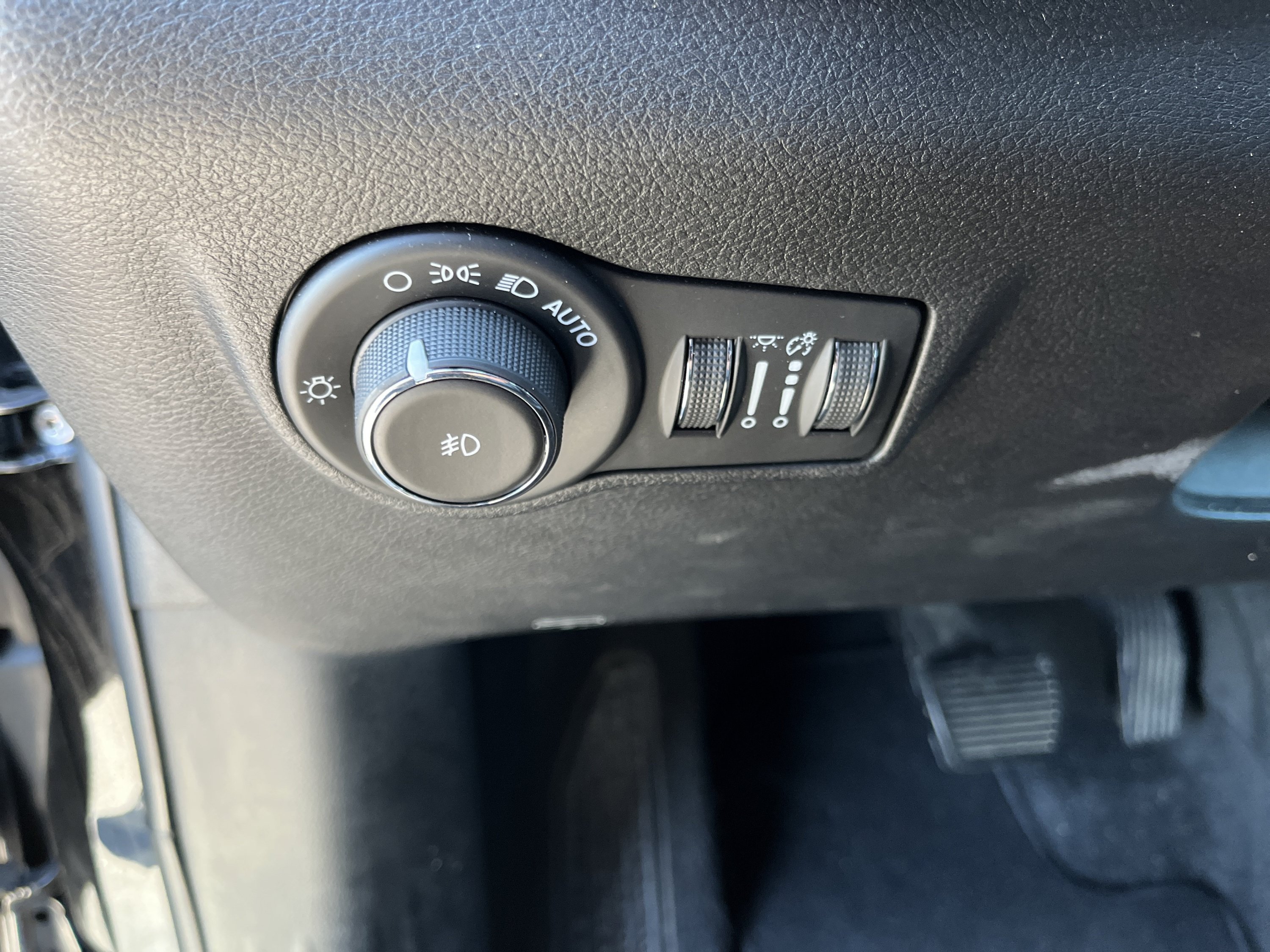 Used 2025 Jeep Compass Limited AWD/4WD image 18